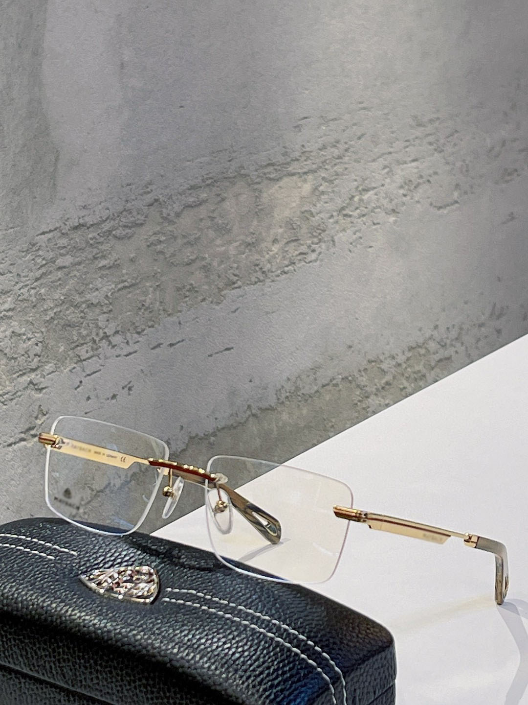 MAYBA Z25 Top quality designer optical glasses frame fashion retro luxury brand eyeglasses business simple design womens prescription glasses with box have logo
MAYBA Z25 Top quality designer optical glasses frame fashion retro luxury brand eyeglasses business simple design womens prescription glasses with box have logo