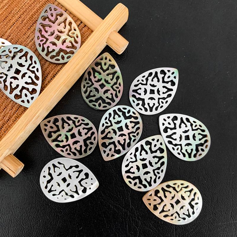 Charms 2pcs Natural Black Shell Water Drop Hollow Flower Pendant Charm Necklace Earring MOP Craft Dangle DIY Handmake Jewelry Accessory, Bronze;silver
Charms 2pcs Natural Black Shell Water Drop Hollow Flower Pendant Charm Necklace Earring MOP Craft Dangle DIY Handmake Jewelry Accessory, Bronze;silver