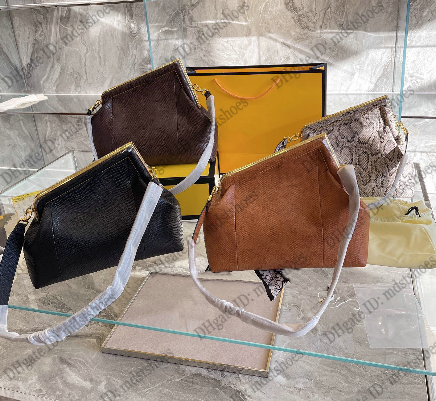 First Clutch Handle Bag Designer Calfskin Leather Handbag Women Luxurys Shoulder Purse Crossbody
First Clutch Handle Bag Designer Calfskin Leather Handbag Women Luxurys Shoulder Purse Crossbody