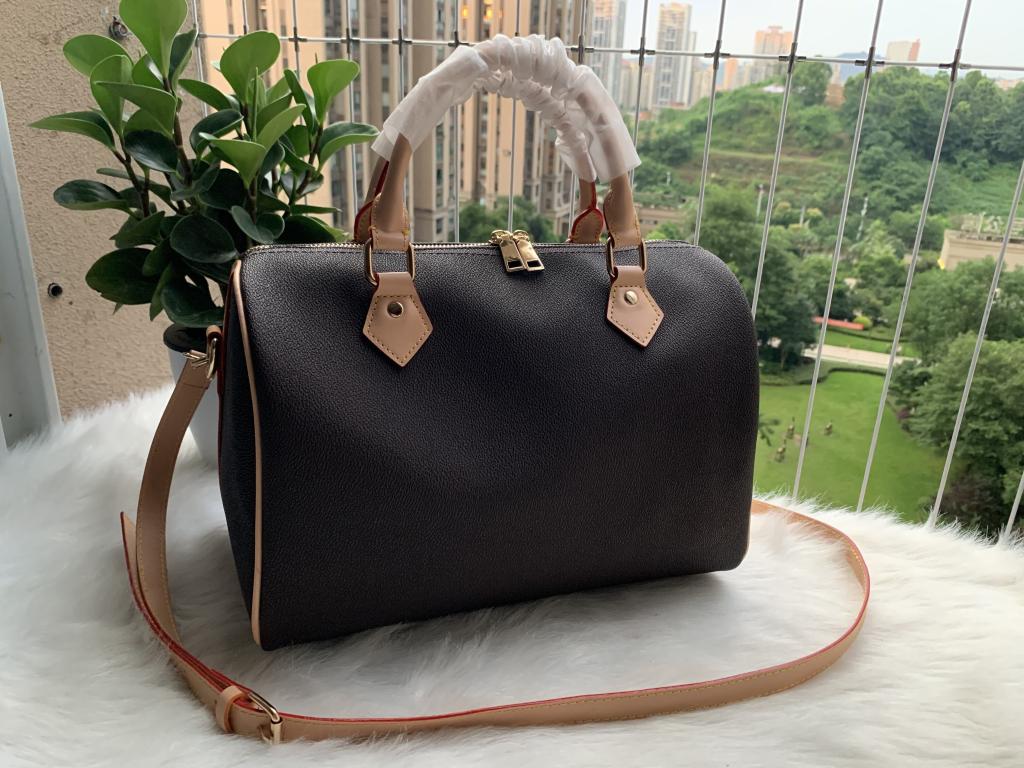 Women Travel bag Handbags Handbag Classic Style Fashion Shoulder Lady Totes 30cm With key lock new, Brown grid
Women Travel bag Handbags Handbag Classic Style Fashion Shoulder Lady Totes 30cm With key lock new, Brown grid