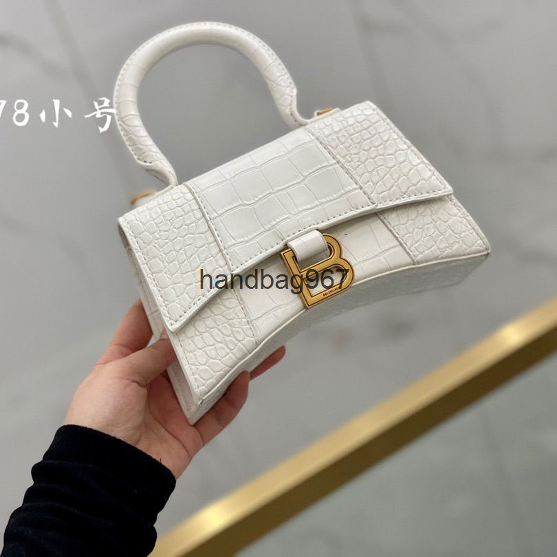 Women Bags Bag 22s Designer Bags Cowhide Hourglass Shaped Bag Crocodile Pattern Handbag Single Shoulder Messenger White CF7JBalencaigass, Pink trumpet
Women Bags Bag 22s Designer Bags Cowhide Hourglass Shaped Bag Crocodile Pattern Handbag Single Shoulder Messenger White CF7JBalencaigass, Pink trumpet