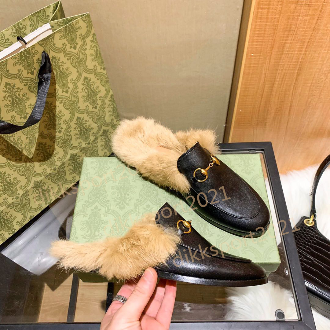 Fashion Women Winter Slippers Genuine leather loafers Fur Muller slipper with buckle Flat Mule Shoes Warm and Comfortable Plush Ladies
Fashion Women Winter Slippers Genuine leather loafers Fur Muller slipper with buckle Flat Mule Shoes Warm and Comfortable Plush Ladies