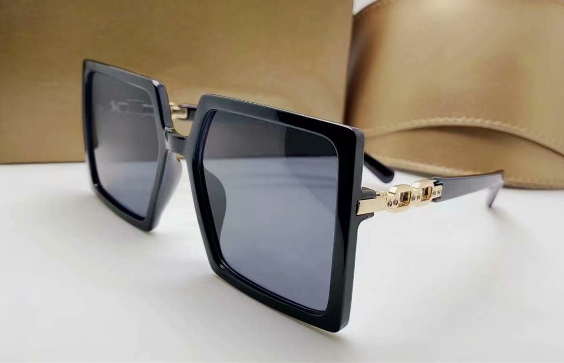 Luxury 9452 brand Designer Sunglasses For Women Oversized Square Summer Style Rectangle Full Frame Top Quality UV Protection WITH BOX, White;black
Luxury 9452 brand Designer Sunglasses For Women Oversized Square Summer Style Rectangle Full Frame Top Quality UV Protection WITH BOX, White;black