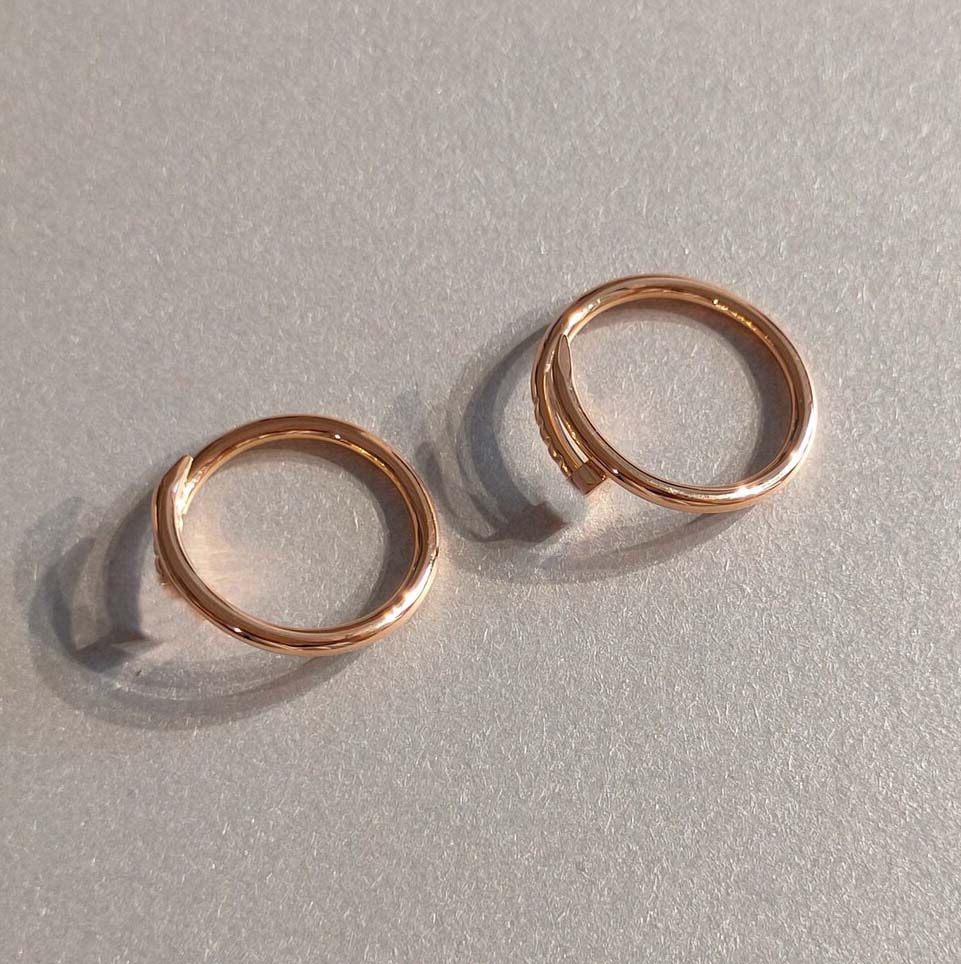 V gold material thin ring nail in rose plated for women and man wedding jewelry gift have stamp velet bag packing PS3136A
V gold material thin ring nail in rose plated for women and man wedding jewelry gift have stamp velet bag packing PS3136A