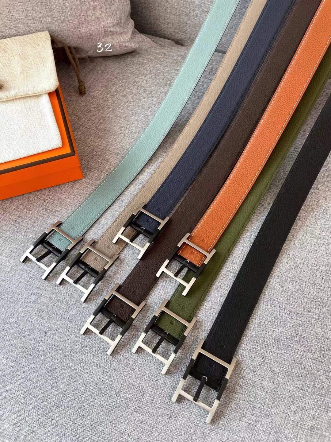 HE397High-end H herm private custom men's and women's belt fashion light leather ladies belts, Customize
HE397High-end H herm private custom men's and women's belt fashion light leather ladies belts, Customize