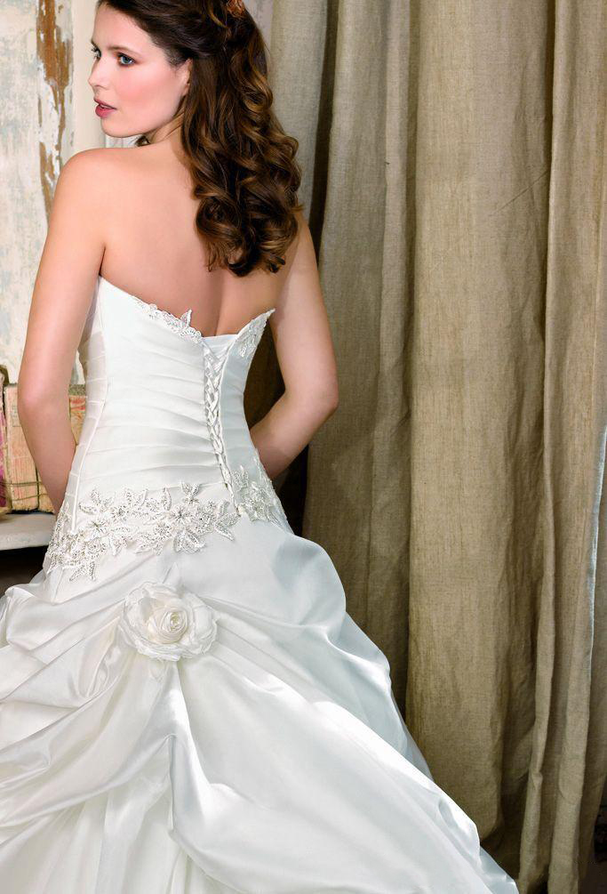 Best Selling 2022 Glamour A-Line Lace Up Ruffles Satin Ivory Wedding Dresses Beautiful Flare Bridal Gown Divid 0431