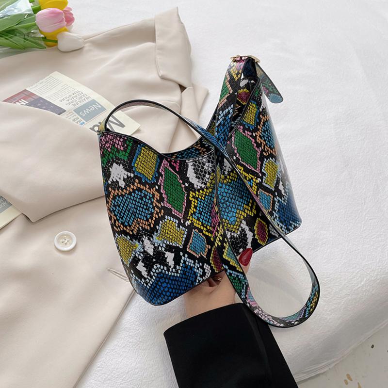 Evening Bags 2021 Retro Serpentine Pattern Bucket Bag For Women Soft PU Leather Underarm Female Snake Print Hobos And Purses Bolso Movil
Evening Bags 2021 Retro Serpentine Pattern Bucket Bag For Women Soft PU Leather Underarm Female Snake Print Hobos And Purses Bolso Movil
