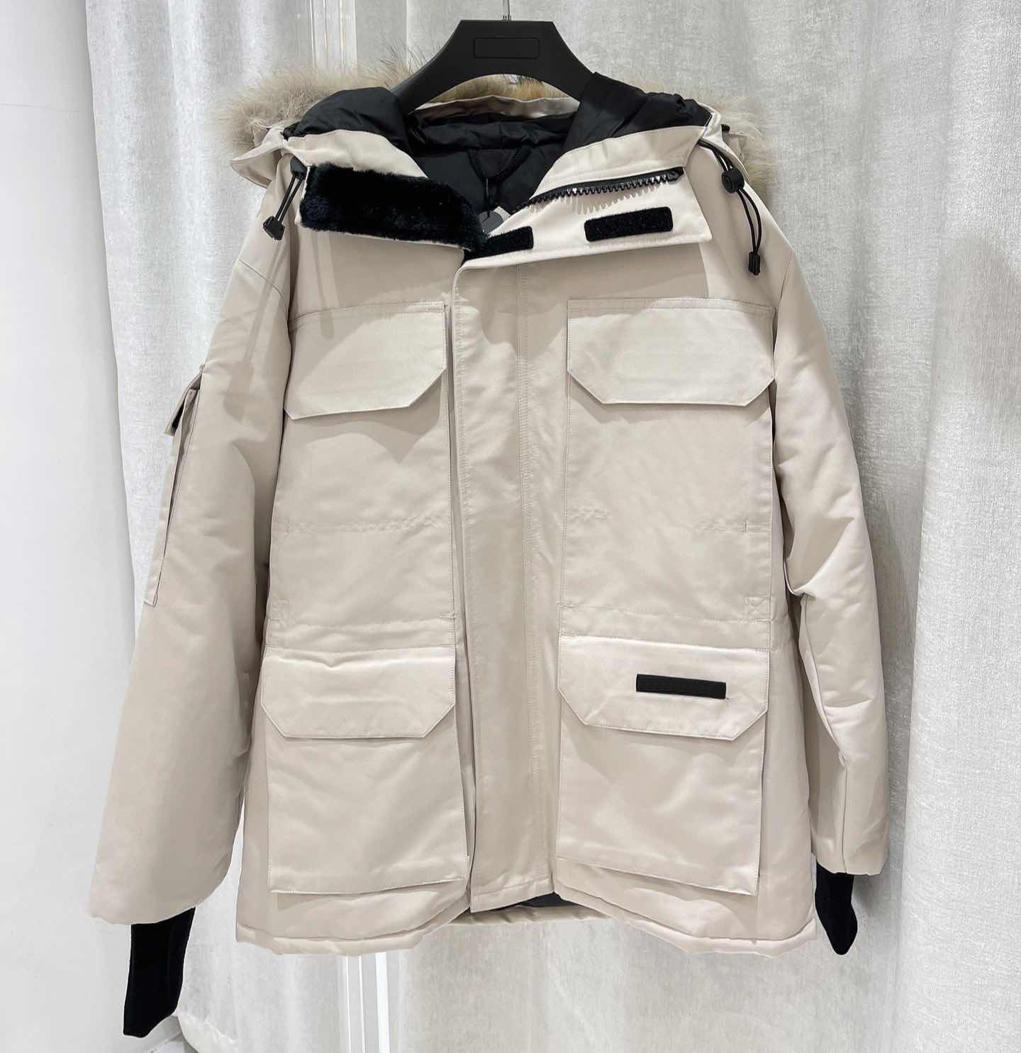 Top Jacket Designer Down Coat Men's & Women Outerwear Fur Fashion Maple Leaf Winter Warm Hooded Parker High Quality Couple Downs Parkas, Make up for price
Top Jacket Designer Down Coat Men's & Women Outerwear Fur Fashion Maple Leaf Winter Warm Hooded Parker High Quality Couple Downs Parkas, Make up for price