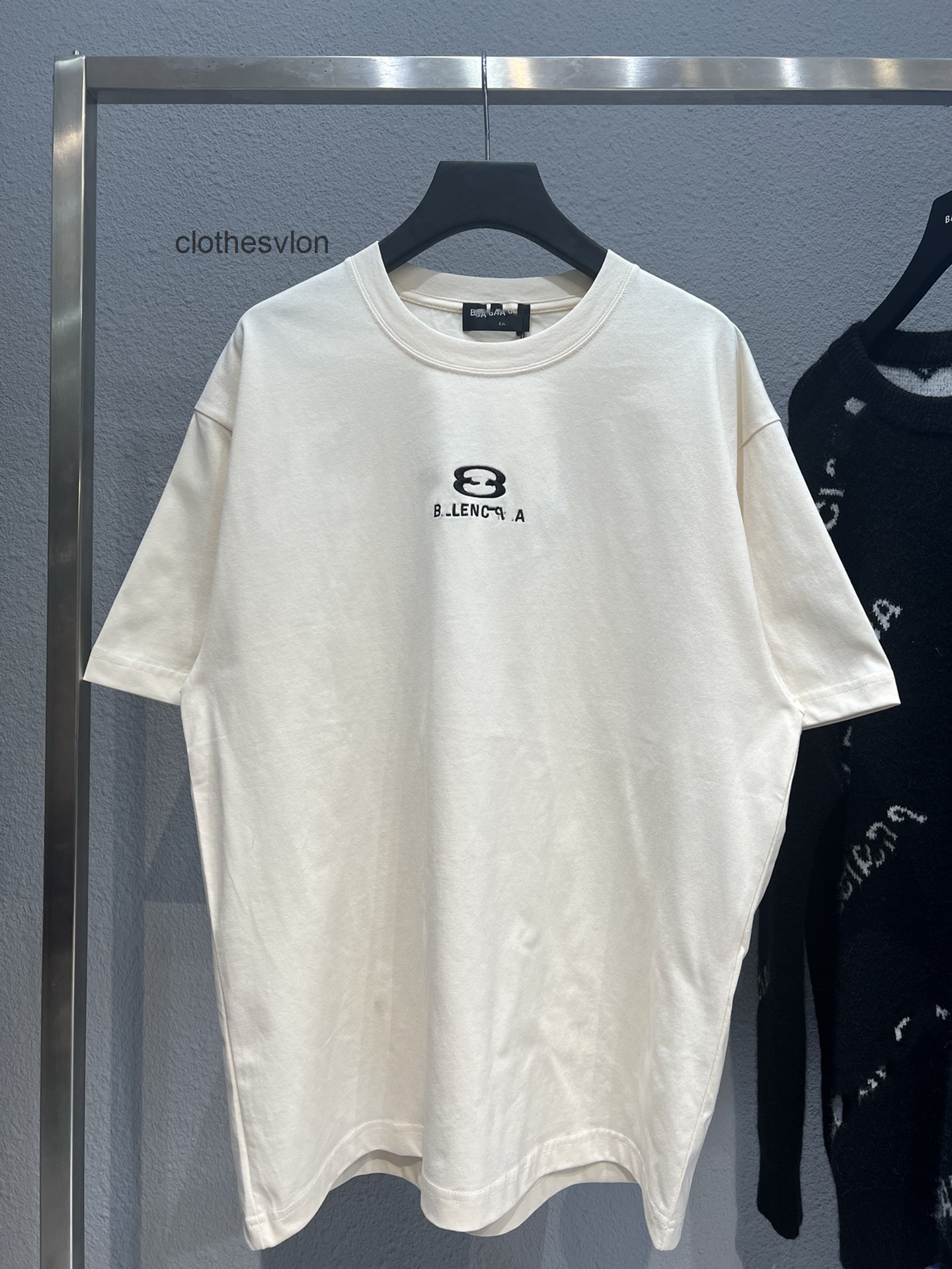 2022 Designer T-shirts Hoodies Balencaigas Summer Paris b Front Embroidered Double Ring Short Sleeve T-shirt Men Women, Rice ash
2022 Designer T-shirts Hoodies Balencaigas Summer Paris b Front Embroidered Double Ring Short Sleeve T-shirt Men Women, Rice ash