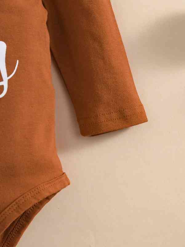 Baby Slogan Graphic Cold Shoulder Bodysuit & Tropical Print Flare Leg Pants With Headband SHE