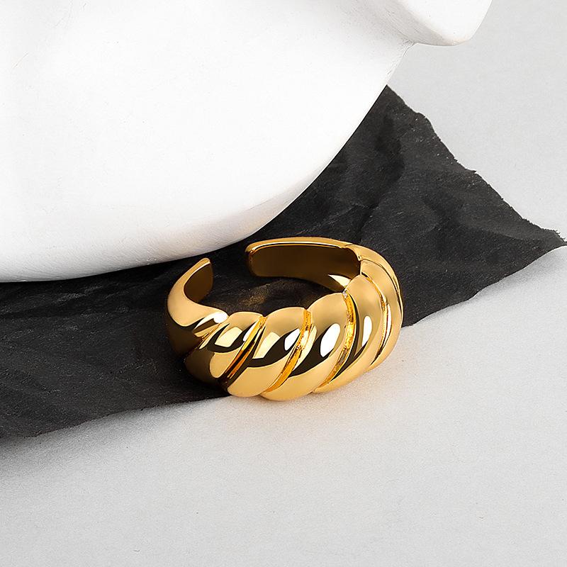 Wedding Rings Round Gold Color Chunky Ring For Women Statement Twisted Trend Opening Twist Style Party Accessories Female Gift Jewellry, Slivery;golden
Wedding Rings Round Gold Color Chunky Ring For Women Statement Twisted Trend Opening Twist Style Party Accessories Female Gift Jewellry, Slivery;golden