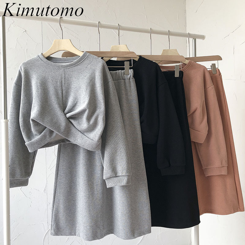 Kimutomo Two Piece Outfits for Women Solid O-neck Long Sleeve Short Sweatshirt and Elastic Waist Split Skirts Outwear Fashion 210521, Black
Kimutomo Two Piece Outfits for Women Solid O-neck Long Sleeve Short Sweatshirt and Elastic Waist Split Skirts Outwear Fashion 210521, Black