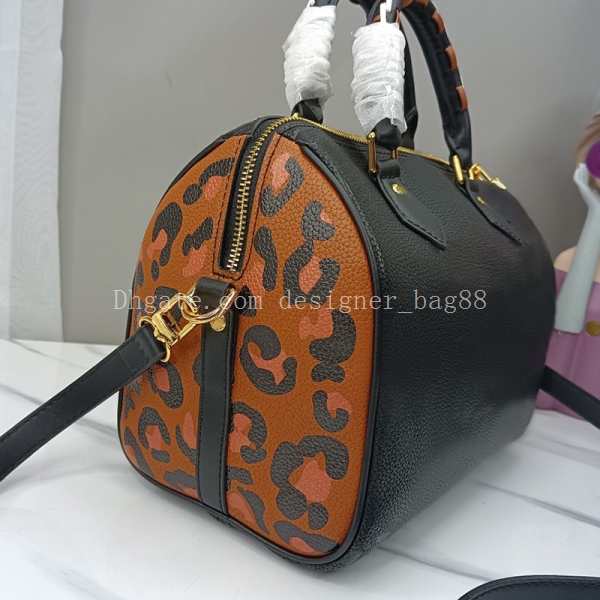 Women New Messenger Travel bag Handbag Classic Style High quality Fashion Leopard Print Shoulder Bags Lady Totes handbags 30 cm With key lock
Women New Messenger Travel bag Handbag Classic Style High quality Fashion Leopard Print Shoulder Bags Lady Totes handbags 30 cm With key lock