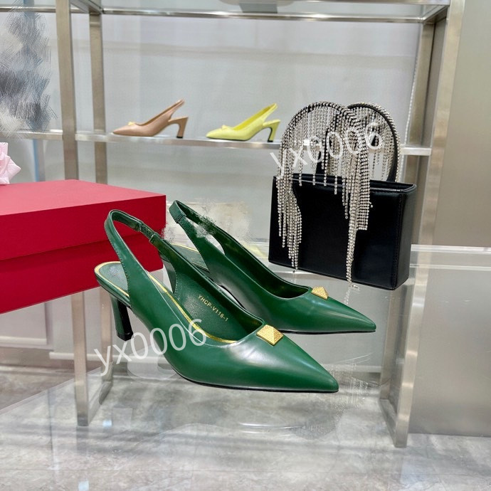 2022 Men Classic Platform Sneakers Male Fashion Genuine Leather Casual Lace-up Brand Fashion New Leisure Designer Shoes yh211230, Choose the color
2022 Men Classic Platform Sneakers Male Fashion Genuine Leather Casual Lace-up Brand Fashion New Leisure Designer Shoes yh211230, Choose the color