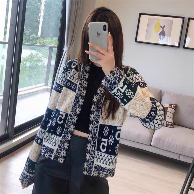 Fashion Casual Womens Jackets Small Fragrant Wind Coat Brand Designer Grid Pattern Letters Print Tweed Plaid Woolen Overcoat Cardigan V-Neck Long Sleeve Sweaters, White
Fashion Casual Womens Jackets Small Fragrant Wind Coat Brand Designer Grid Pattern Letters Print Tweed Plaid Woolen Overcoat Cardigan V-Neck Long Sleeve Sweaters, White