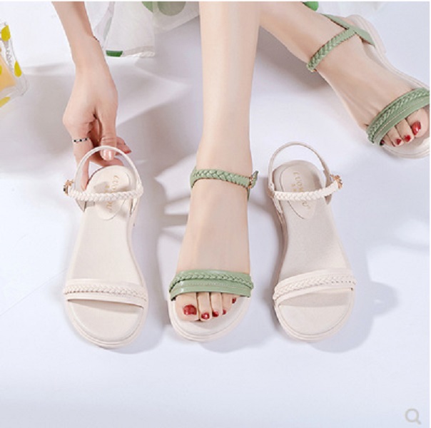 Wholesale Summer Brand Designer women Flip flops Slipper Fashion Genuine Leather slides sandals Metal Chain Ladies Casual shoes
Wholesale Summer Brand Designer women Flip flops Slipper Fashion Genuine Leather slides sandals Metal Chain Ladies Casual shoes