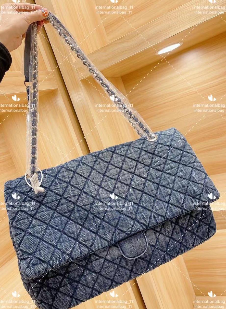 luxurys designer 2021 luxury women Day Packs Delicate embroidery costly Stripes Fashion denim canvas The large capacity blue Shopping bags Soft cloth
luxurys designer 2021 luxury women Day Packs Delicate embroidery costly Stripes Fashion denim canvas The large capacity blue Shopping bags Soft cloth
