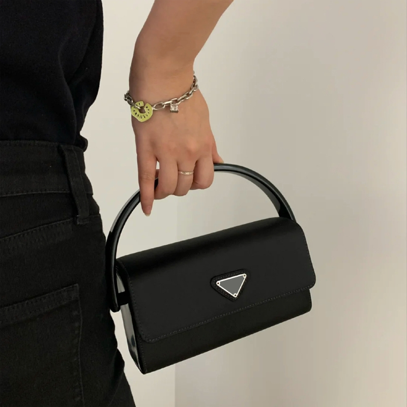 Top quality Designer tote Shoulder Fashion Bags 2022 women Nylon Handbag Genuine famous Handbags Lady wallet Purses Hobo, Black
Top quality Designer tote Shoulder Fashion Bags 2022 women Nylon Handbag Genuine famous Handbags Lady wallet Purses Hobo, Black