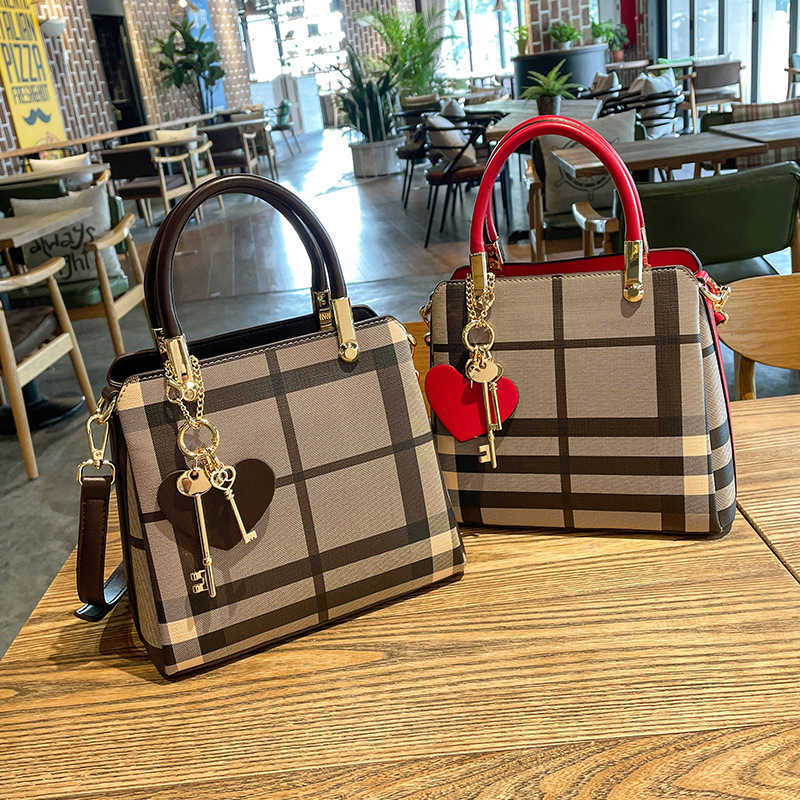 Hong Kong genuine leather 2021 new fashion high-grade sense messenger foreign style this year's popular bucket women's bag, Red
Hong Kong genuine leather 2021 new fashion high-grade sense messenger foreign style this year's popular bucket women's bag, Red