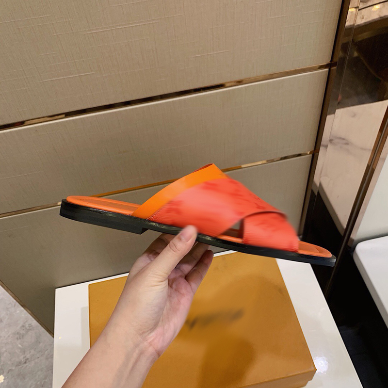 2021 Designer luxurys slippers men sandals fashion beach shoes flip flops flat non-slip classical hole slipper with box size 39-45 -G26, Orange
2021 Designer luxurys slippers men sandals fashion beach shoes flip flops flat non-slip classical hole slipper with box size 39-45 -G26, Orange