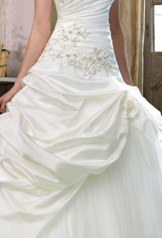 Best Selling 2022 Glamour A-Line Lace Up Ruffles Satin Ivory Wedding Dresses Beautiful Flare Bridal Gown Divid 0431