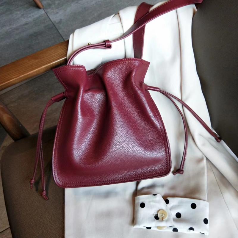 Evening Bags Bag Women 2022 Leather Bucket With Drawstring Casual All-match Fashion One-shoulder Messenger Top Layer Cowhide Soft
Evening Bags Bag Women 2022 Leather Bucket With Drawstring Casual All-match Fashion One-shoulder Messenger Top Layer Cowhide Soft