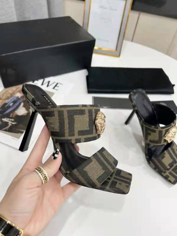 2022 fashion designer mesh strap with high heel square sandals is a must for sexy girls in summer Including boxes 35-40, Black
2022 fashion designer mesh strap with high heel square sandals is a must for sexy girls in summer Including boxes 35-40, Black