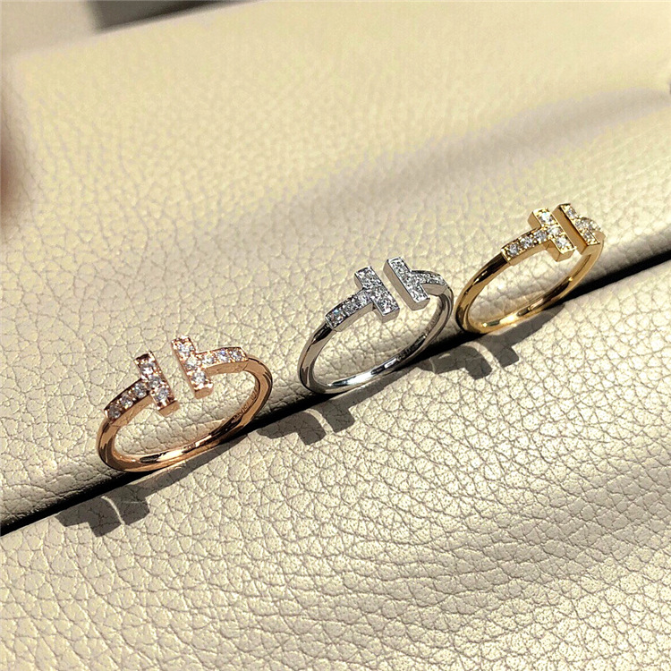 2021 Fashion love jewelry S925 sterling silver rings for women open diamond rings rose gold Silver letter T style Christmas Wedding ring
2021 Fashion love jewelry S925 sterling silver rings for women open diamond rings rose gold Silver letter T style Christmas Wedding ring