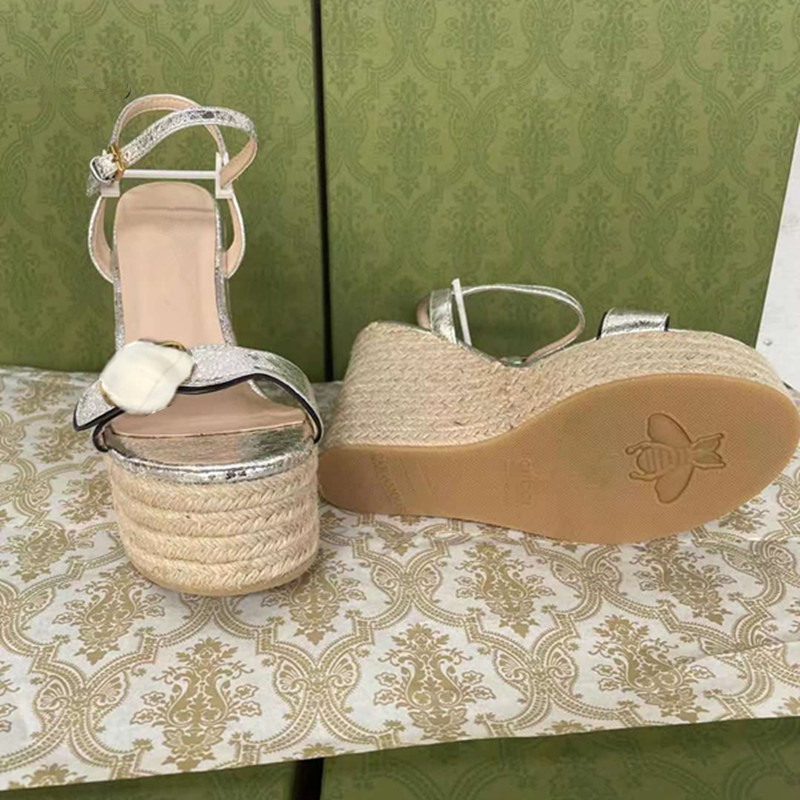 2021 latest slope heel girl sandals, woven heel, comfortable not tired feet, beautiful and generous, elegant temperament, it is worth having. 35-41, Silver
2021 latest slope heel girl sandals, woven heel, comfortable not tired feet, beautiful and generous, elegant temperament, it is worth having. 35-41, Silver