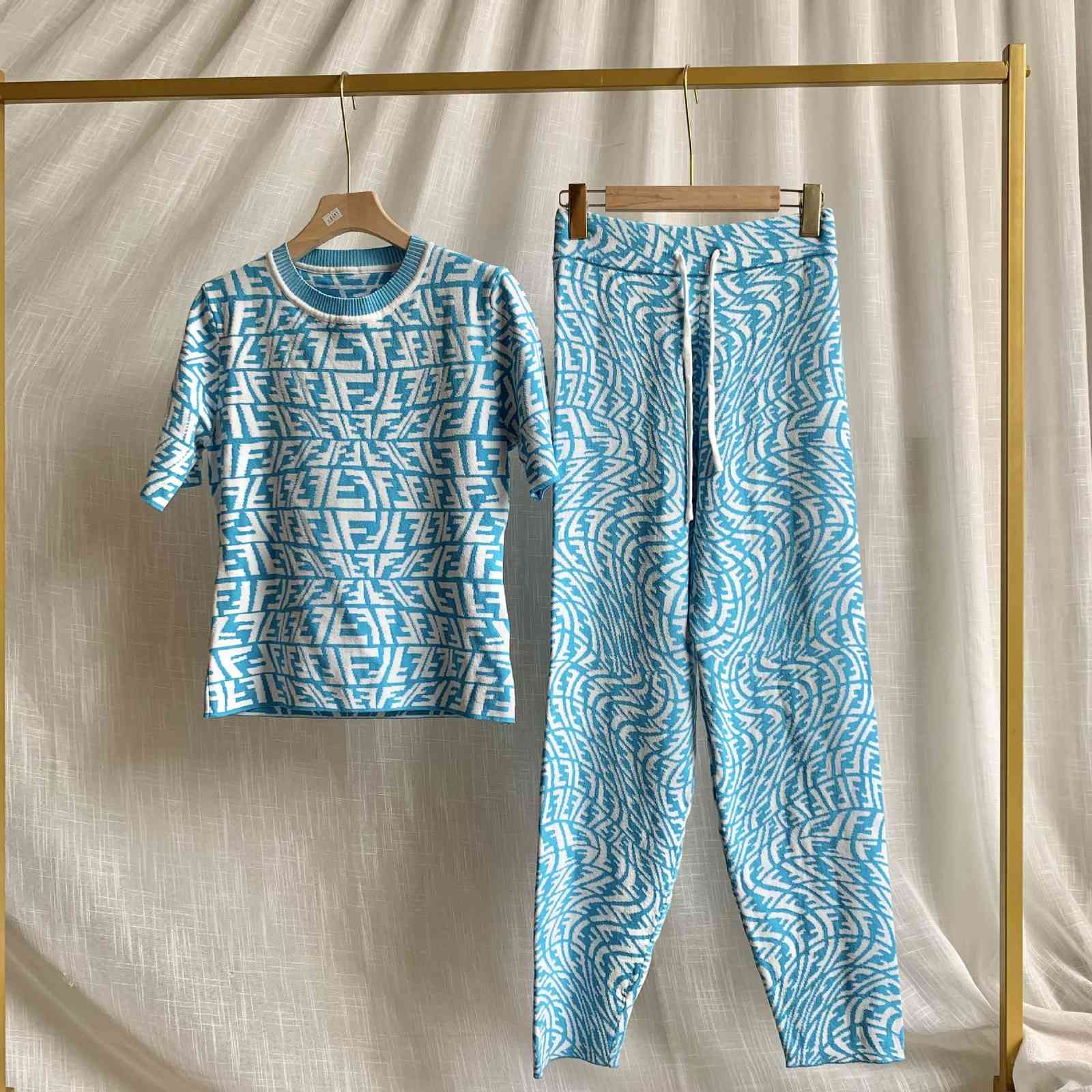 21 new and old flower irregular double F letter jacquard knitted short sleeve casual Harlan pants foreign style Pants Set, Yellow
21 new and old flower irregular double F letter jacquard knitted short sleeve casual Harlan pants foreign style Pants Set, Yellow