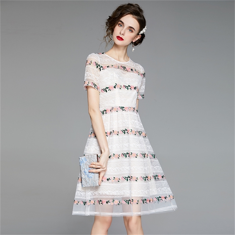 Runway Summer Women Elegant Sweet Lace Flowers Embroidery Party Dress Vintage Ladies O-Neck Short Sleeve Casual Slim White 210519