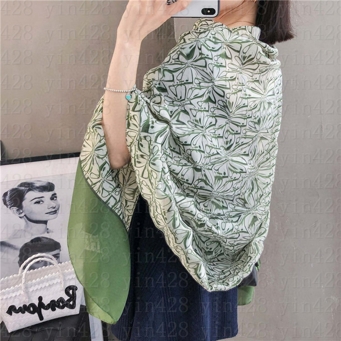 High quality 2010 Fashion autumn and winter brand silk scarves classic, super long shawl fashion women's soft silk scarves
High quality 2010 Fashion autumn and winter brand silk scarves classic, super long shawl fashion women's soft silk scarves
