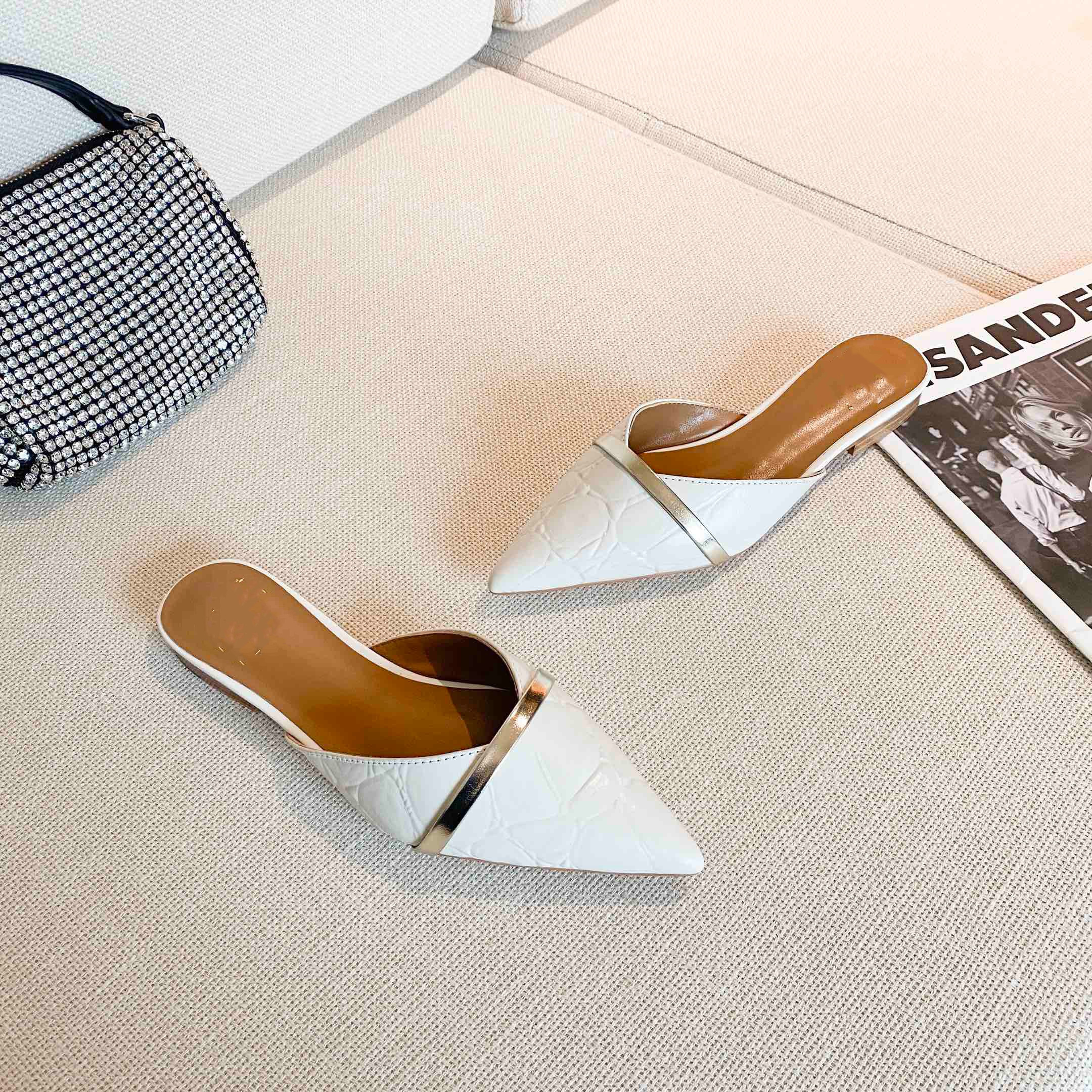 2021 head wrapper slippers with unique style of women's charm shoes are respected by the trend, Black
2021 head wrapper slippers with unique style of women's charm shoes are respected by the trend, Black