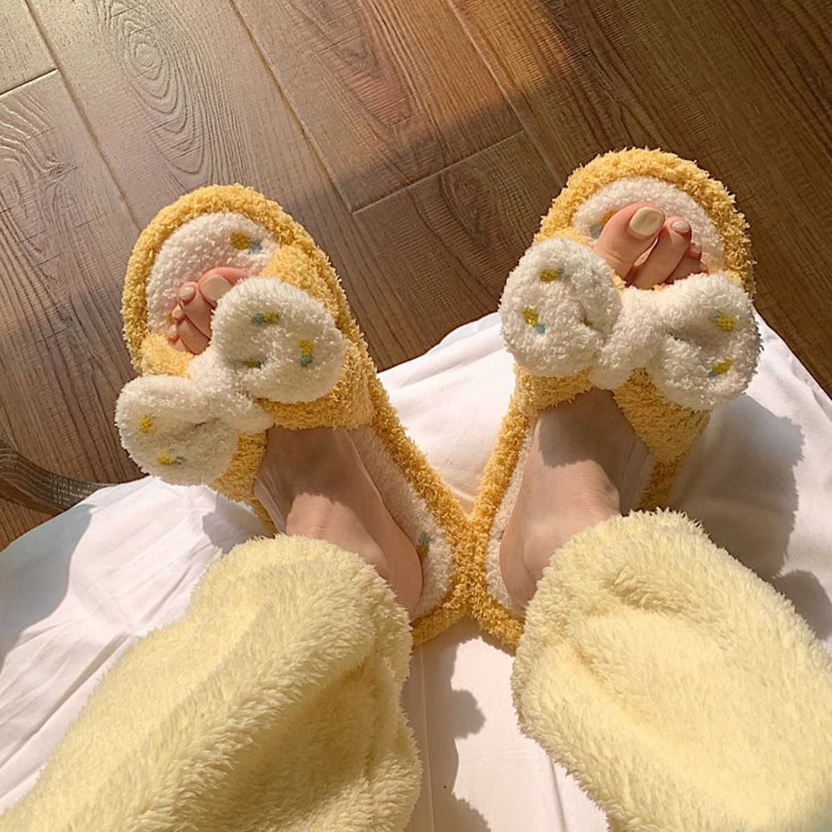 Faux Fur House Slippers Women With Big Bow Winter Ladies Indoor Home Shoes Fluffy Slides Slipper Woman Tap Warm Soft Flip Flops H0827, Yellow
Faux Fur House Slippers Women With Big Bow Winter Ladies Indoor Home Shoes Fluffy Slides Slipper Woman Tap Warm Soft Flip Flops H0827, Yellow
