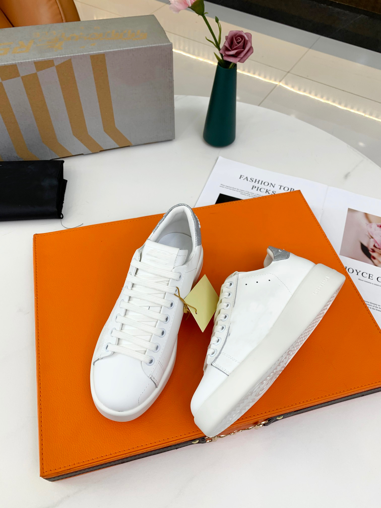 Italian superstar high-end women's shoes dirty shoes white travel outdoor low-top all-match fashionable leather sports casual shoess, Box
Italian superstar high-end women's shoes dirty shoes white travel outdoor low-top all-match fashionable leather sports casual shoess, Box