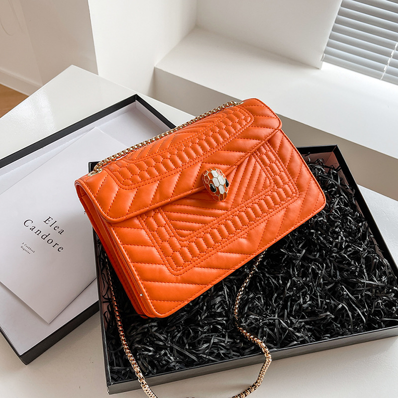 Popular snake head bag female 2021 fashion chain one shoulder messenger bag PU texture ladies small square handbag, White
Popular snake head bag female 2021 fashion chain one shoulder messenger bag PU texture ladies small square handbag, White