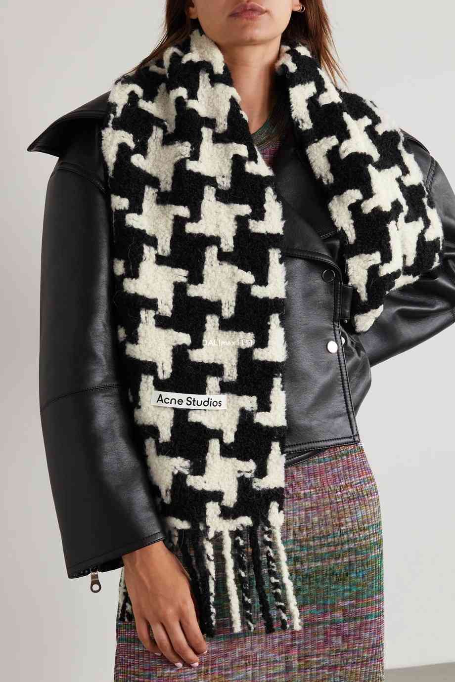 Acne studios tassel thousand bird check alpaca wool blend scarf XYM YNT9 NTA3, Blue;gray
Acne studios tassel thousand bird check alpaca wool blend scarf XYM YNT9 NTA3, Blue;gray