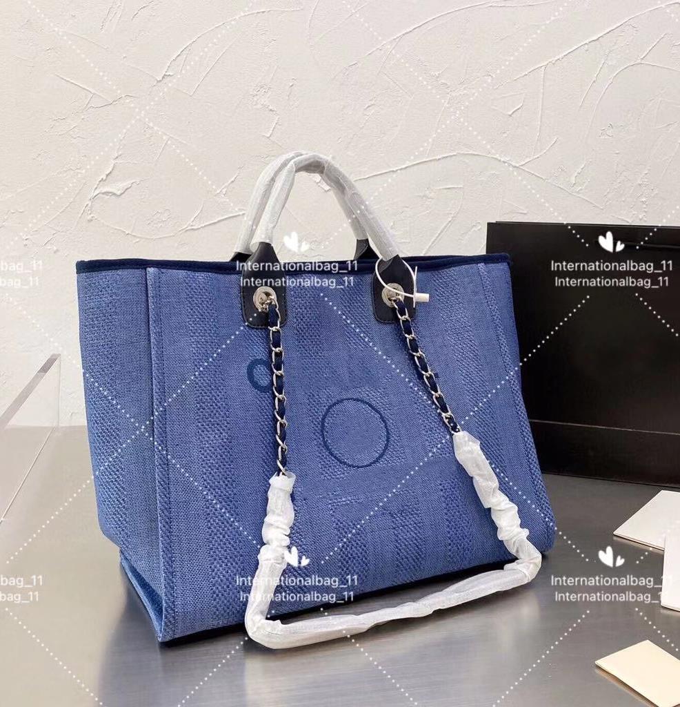 Designer's classic beach bag with stylish canvas for ladies large capacity, high quality portable must-have travel in a variety of colors
Designer's classic beach bag with stylish canvas for ladies large capacity, high quality portable must-have travel in a variety of colors