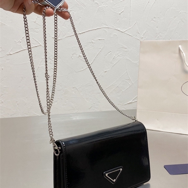 Autumn new single shoulder diagonal cross fashion small square chain versatile bright envelope bag Purse Outlet, White
Autumn new single shoulder diagonal cross fashion small square chain versatile bright envelope bag Purse Outlet, White