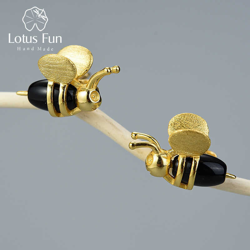 Lotus Fun 18K Gold Lovely Honey Bee Stud Earrings Real 925 Sterling Silver Handmade Design Fine Jewelry Earrings for Women Gift 210609
Lotus Fun 18K Gold Lovely Honey Bee Stud Earrings Real 925 Sterling Silver Handmade Design Fine Jewelry Earrings for Women Gift 210609