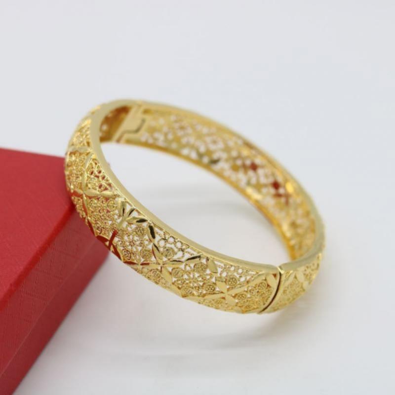 Bangle Classic Retro Hollow Carved Flower Pattern Buckle Bracelet For Women Trendy Wedding Banquet Jewelry
Bangle Classic Retro Hollow Carved Flower Pattern Buckle Bracelet For Women Trendy Wedding Banquet Jewelry