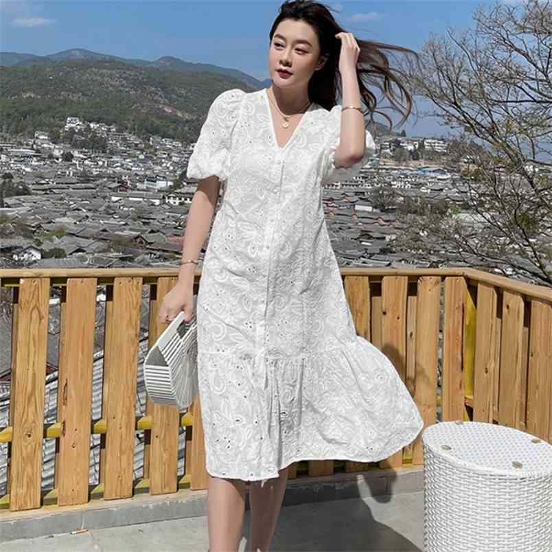 Summer Women Vintage Hollow Out Embroidery Puff Sleeve Casual Dress Female Elegant V-Neck Single-Breasted White 210519
Summer Women Vintage Hollow Out Embroidery Puff Sleeve Casual Dress Female Elegant V-Neck Single-Breasted White 210519