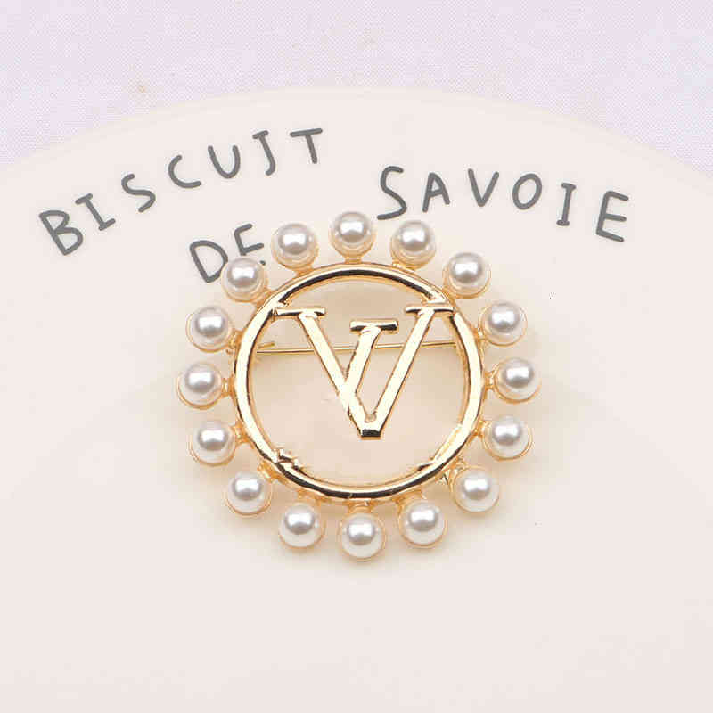Brooch Fashion v Home Letter Inlaid Pearl Round Wisp Empty Flower Pin Women's Versatile Jewelry