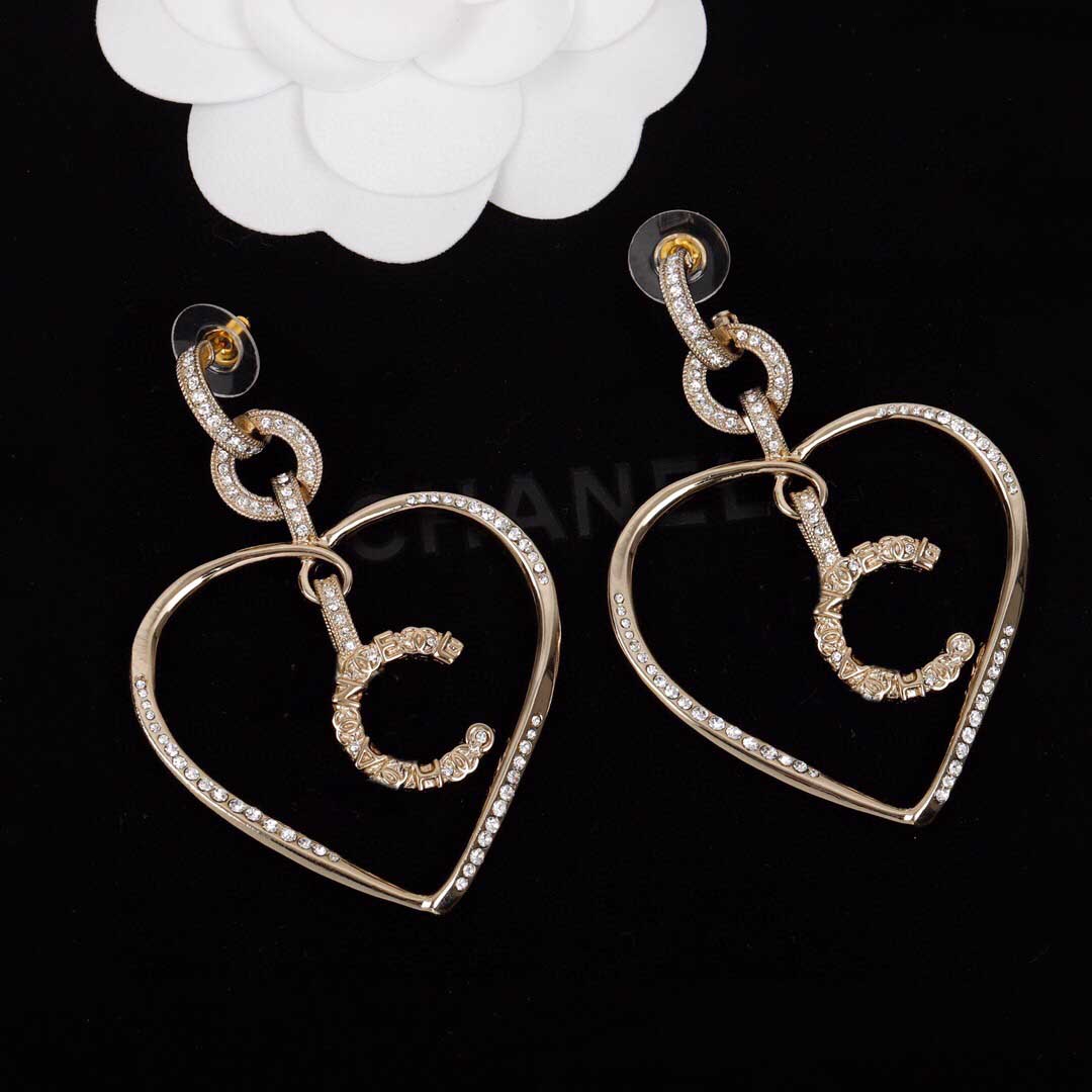 2021 Top quality drop earring with diamond and heart shape for women Engagement jewelry gift wedding have stamp Box PS3395
2021 Top quality drop earring with diamond and heart shape for women Engagement jewelry gift wedding have stamp Box PS3395