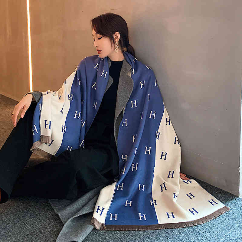 trend Design Scarf female autumn and winter new letter color matching warm double-sided air conditioning shawl imitation cashmere oversized, Blue;gray
trend Design Scarf female autumn and winter new letter color matching warm double-sided air conditioning shawl imitation cashmere oversized, Blue;gray