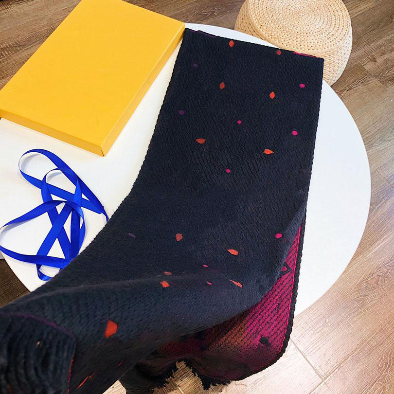 Top Luxury Scarf Cashmere and Silk Blending Fashion Colors Pashmina Winter Warm Brand Designer Letter Shawl Classic Pattern Long 180cm With Original Box Set
Top Luxury Scarf Cashmere and Silk Blending Fashion Colors Pashmina Winter Warm Brand Designer Letter Shawl Classic Pattern Long 180cm With Original Box Set