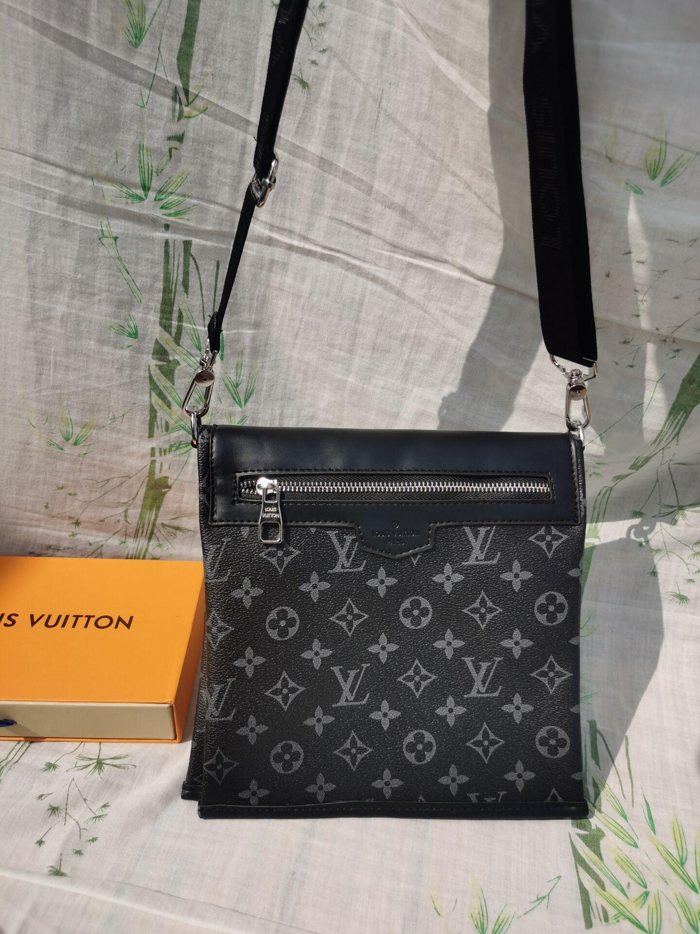 LV LOUIS 1 VITTON Women handbags Shopping bags Famous Designer Brand Name Fashion Leather Handbags Shoulder Bags
LV LOUIS 1 VITTON Women handbags Shopping bags Famous Designer Brand Name Fashion Leather Handbags Shoulder Bags