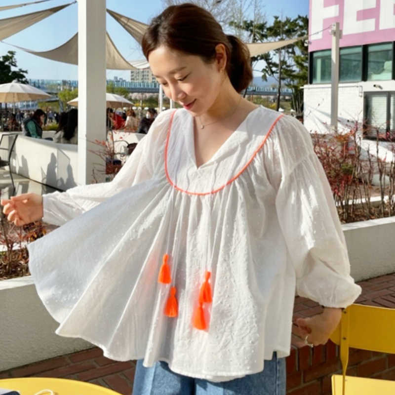 Korejpaa Women Shirt Summer Korean Chic Fresh V-Neck Drawstring Tassel Three-Dimensional Polka Dot Puff Sleeve Doll Blouses 210526