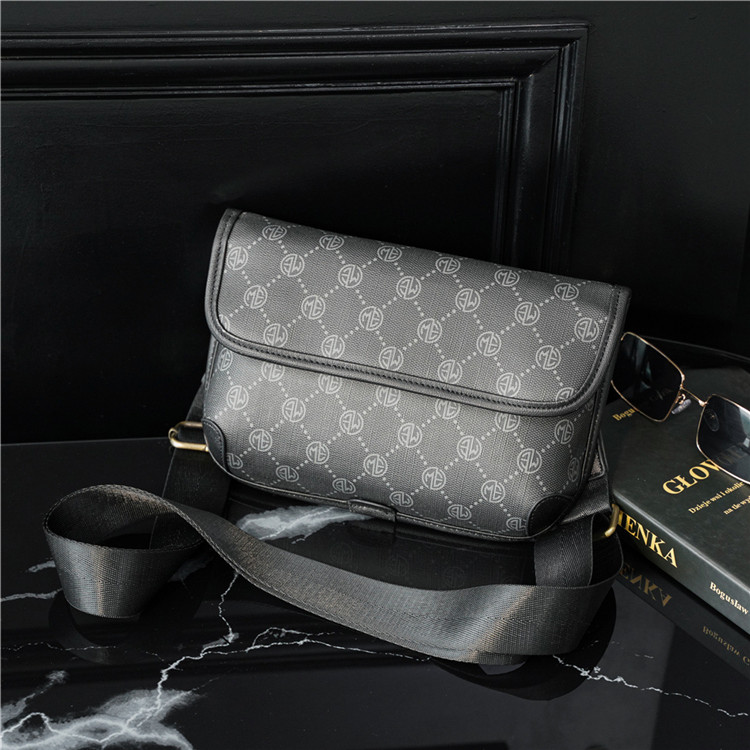 Factory wholesale brand men shoulder bag Street trend printing handbag simple versatile color matching leather messenger bags outdoor sports leisure handbags, Black(boutique box)
Factory wholesale brand men shoulder bag Street trend printing handbag simple versatile color matching leather messenger bags outdoor sports leisure handbags, Black(boutique box)
