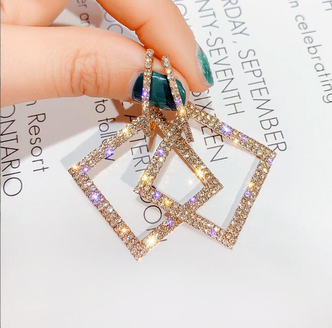 Fashion Designer Long Styles 18K Gold Plated Charm Stud Earrings High Quality Brand Double Letter Earring Luxury Womens 925 Silver Needle We, Golden;silver
Fashion Designer Long Styles 18K Gold Plated Charm Stud Earrings High Quality Brand Double Letter Earring Luxury Womens 925 Silver Needle We, Golden;silver